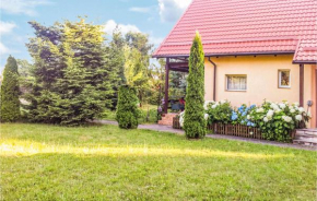  Three bedroom holiday home in Sikorzyno  Голубе